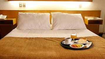 Habitación doble superior, 1 cama de matrimonio grande | Caja fuerte, escritorio, wifi gratis