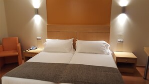 Double Room | In-room safe, desk, soundproofing, free WiFi - Hotel Espel (Escaldes-Engordany)