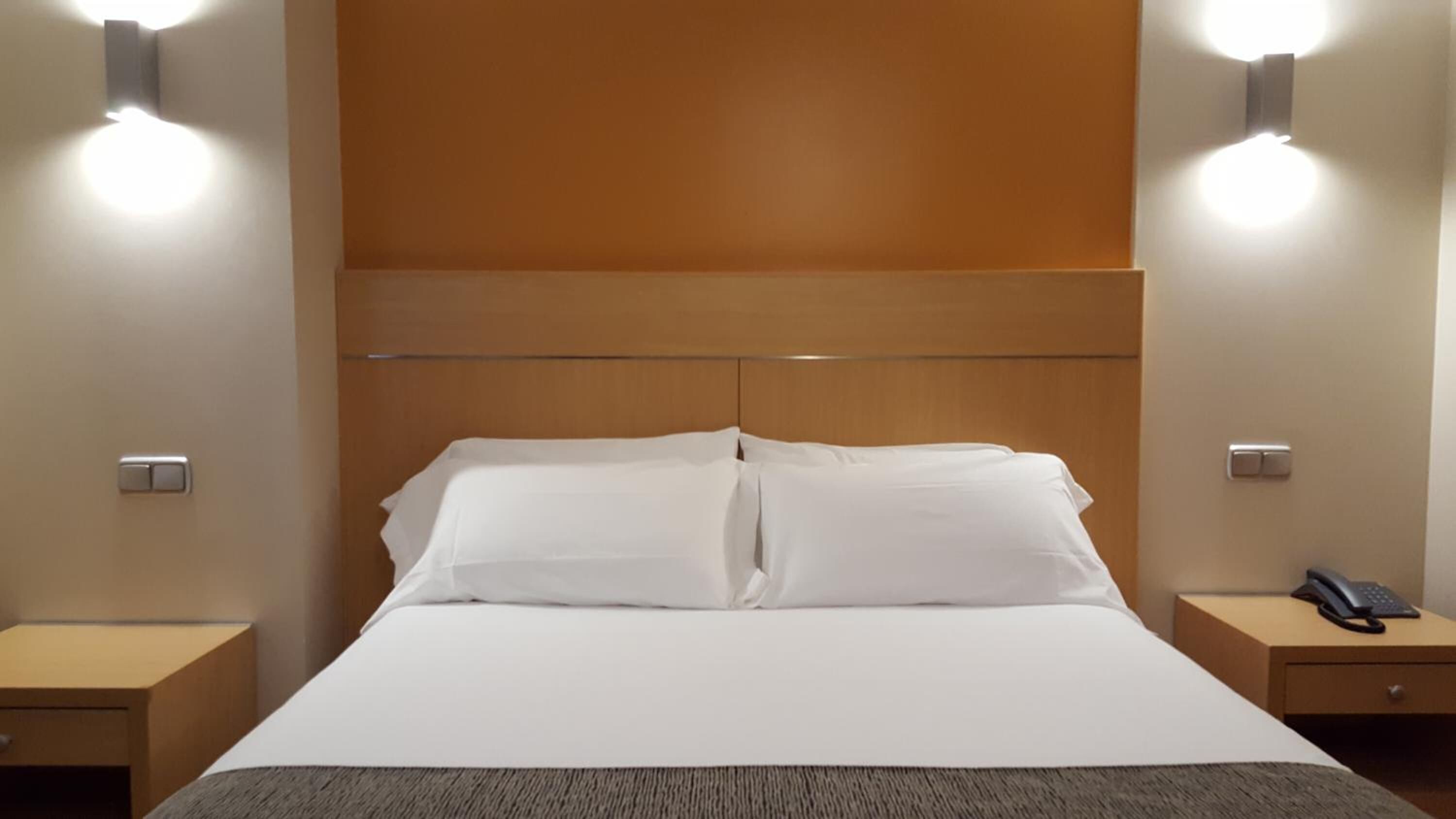 in-room safe, desk, soundproofing, free wifi