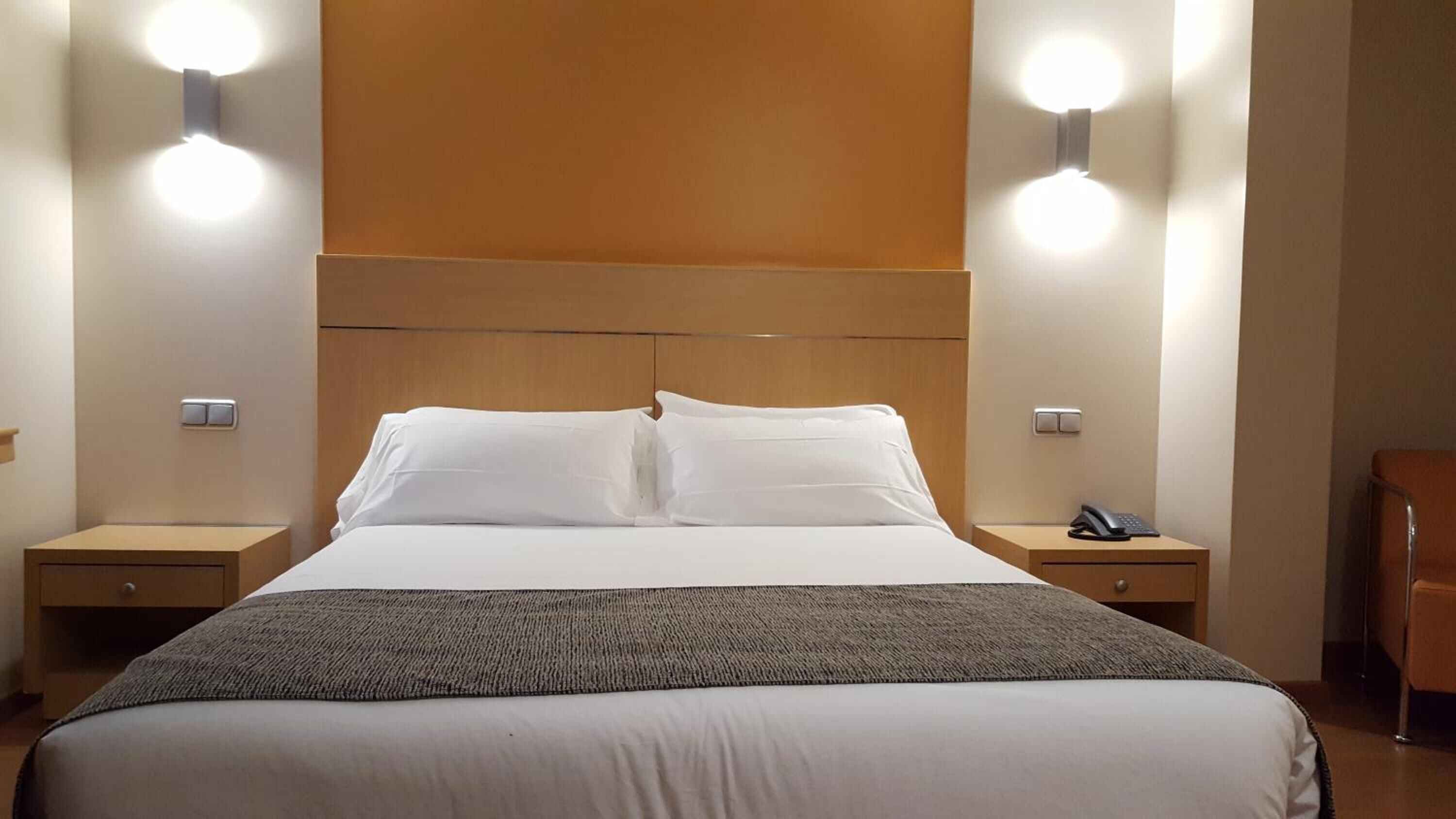 in-room safe, desk, soundproofing, free wifi