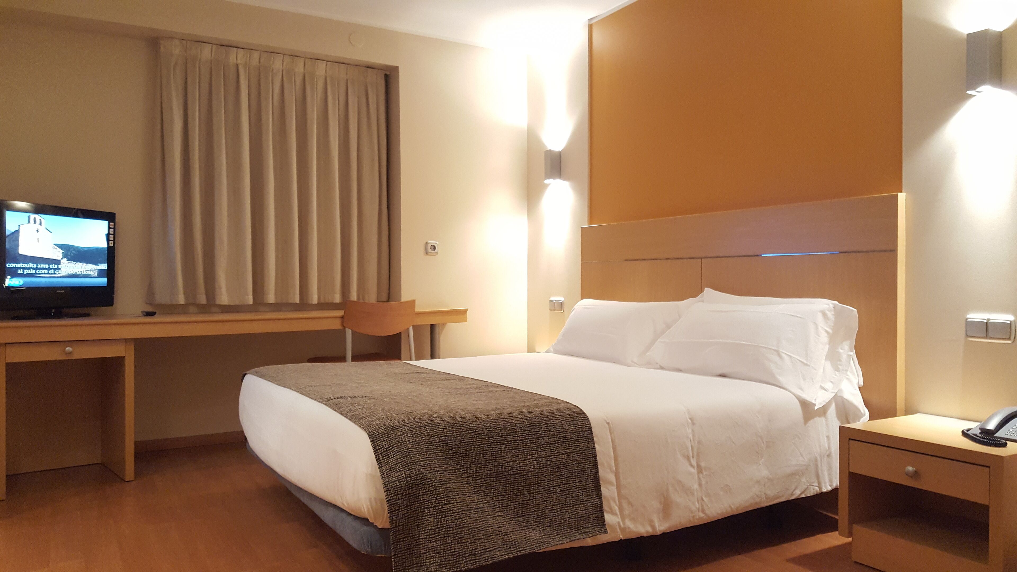 In-room safe, desk, soundproofing, WiFi (free)