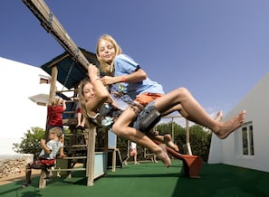 Zona de jocs infantil: a l'aire lliure