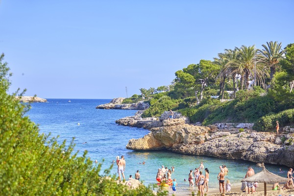 Beach nearby, scuba diving