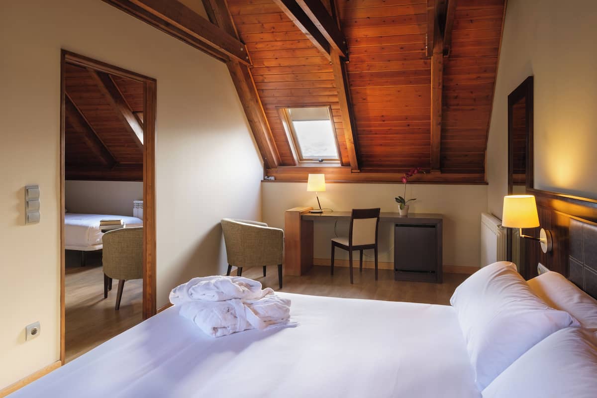 Premium bedding, down duvets, in-room safe, free WiFi