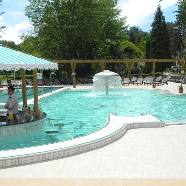 Seasonal outdoor pool - Nufarul (Baile Felix)