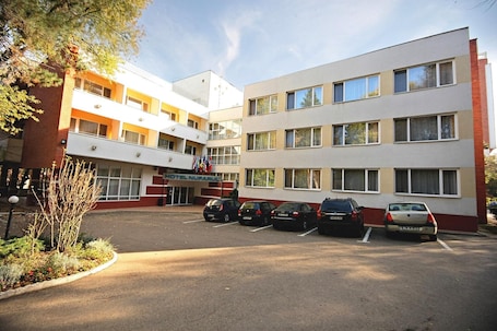 Exterior. Nufarul
