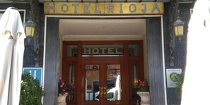 Property entrance - Hotel Rioja (Benisano)