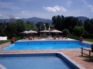 Outdoor pool - Hotel Bellavista (Bellver de Cerdanya)