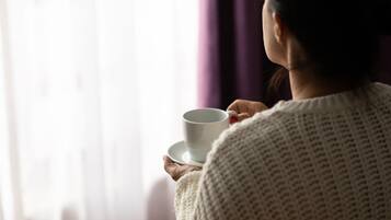 Caja fuerte, sistema de insonorización, wifi gratis y ropa de cama