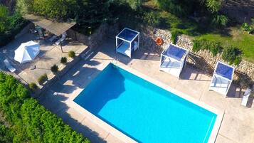 Outdoor pool, pool umbrellas, sun loungers