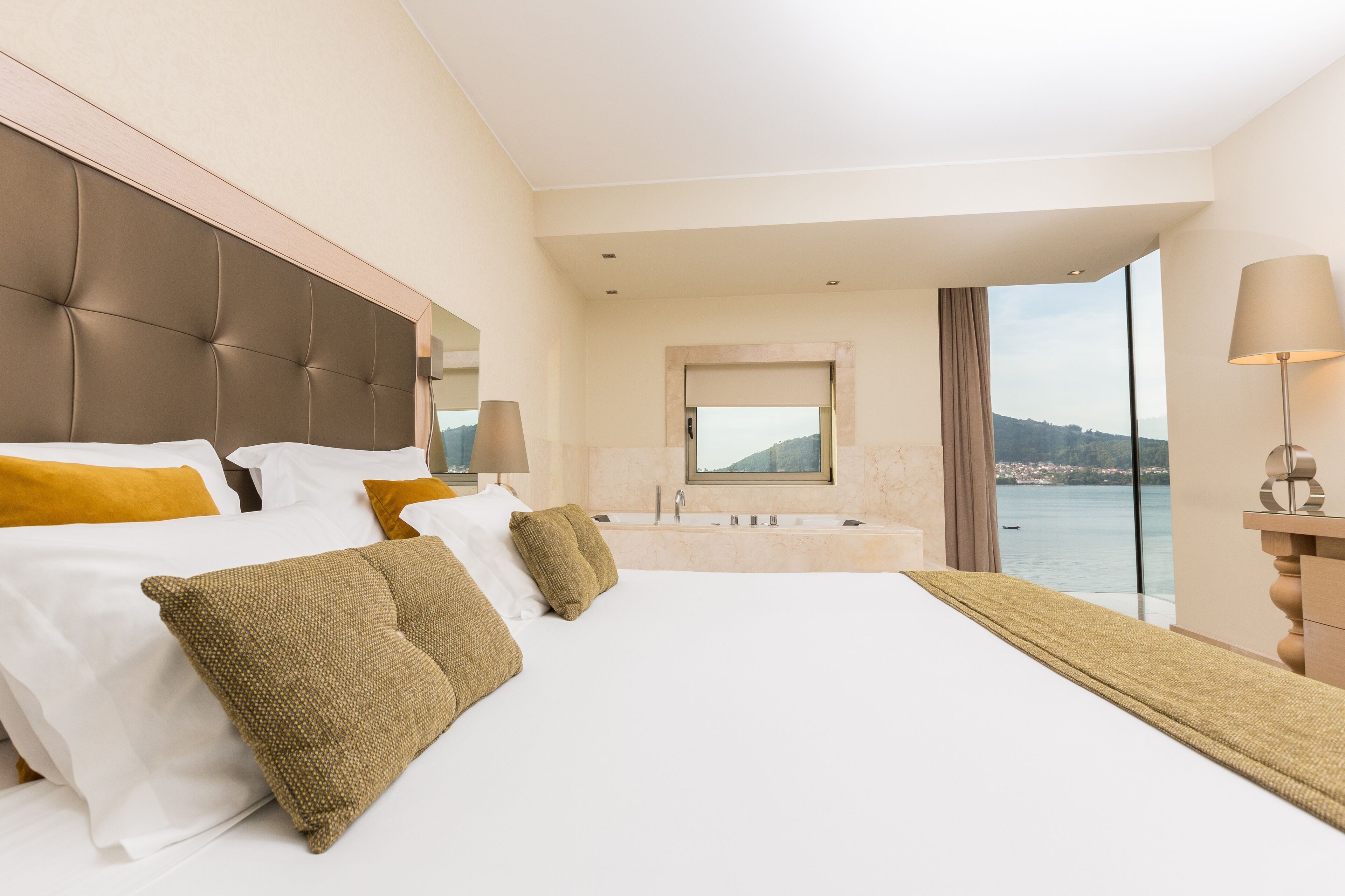 Suite Master | Frigobar, cofres nos quartos, quartos à prova de som, Wi-Fi de cortesia