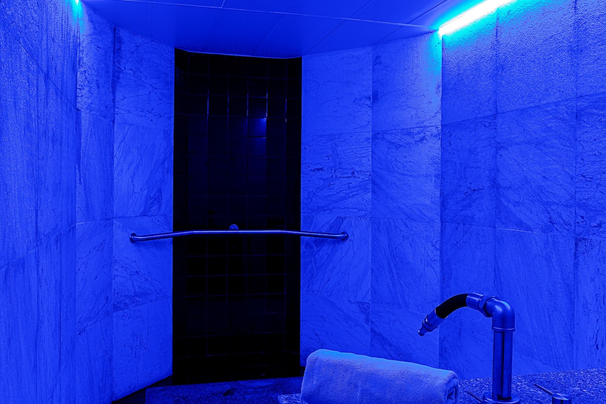 couples treatment room(s), sauna, hot tub, steam room, body treatments