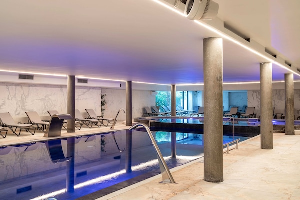 Couples treatment room(s), sauna, hot tub, steam room, body treatments