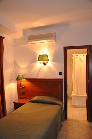Standard Single Room | WiFi, bed sheets