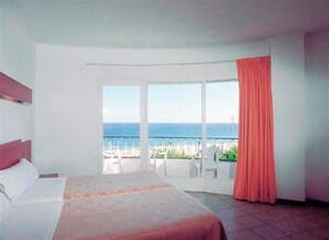 WiFi, bed sheets - Hotel Haromar (Calella)