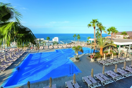 2 piscinas al aire libre, sillones reclinables de piscina