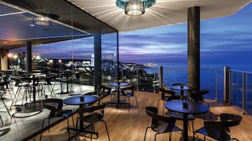 3 restaurants, breakfast, lunch, dinner served; Asian cuisine