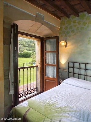 Double or Twin Room | Iron/ironing board, free WiFi, bed sheets - Hotel Rural Sucuevas - Adults Only (Cangas de Onis)