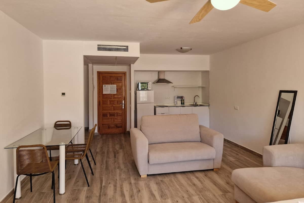 1 bedroom, blackout curtains, soundproofing, free WiFi