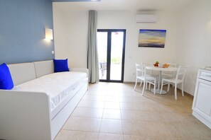 24-cm TV with cable channels - Apartamentos Vale de Carros by Portugalferias (Albufeira)