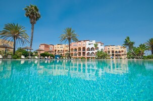 Outdoor pool, pool loungers