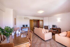 Apartment, 3 Bedrooms, Balcony | Living room