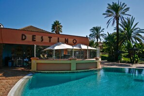 Outdoor pool, pool loungers