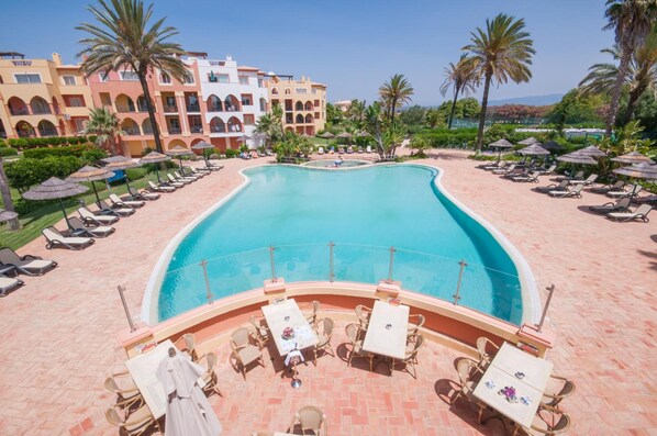 Outdoor pool, pool loungers