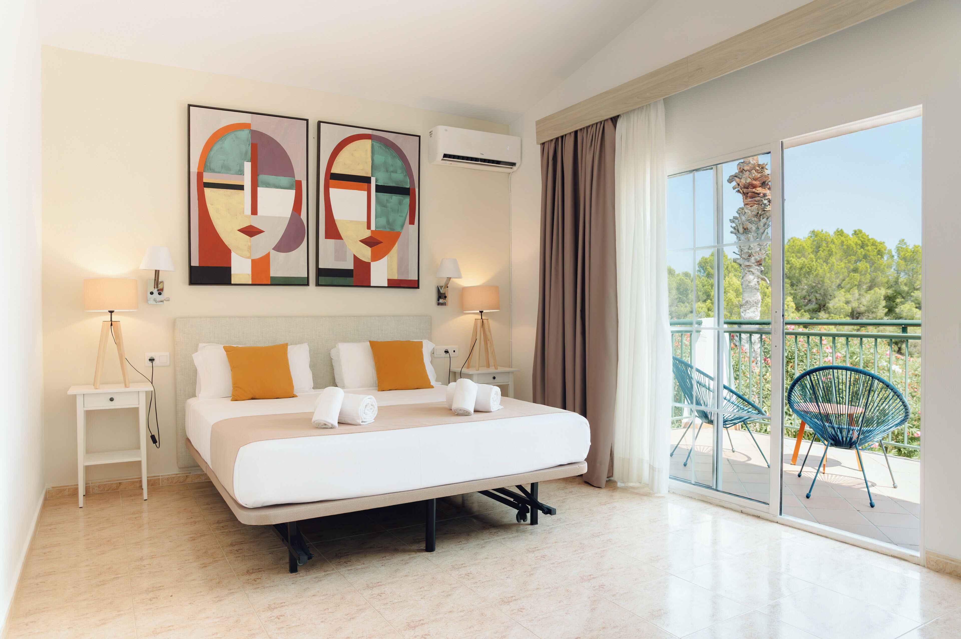 Villa | In-room safe, desk, blackout curtains, bed sheets