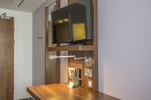 办公桌、遮光窗帘、隔音、熨斗/熨板