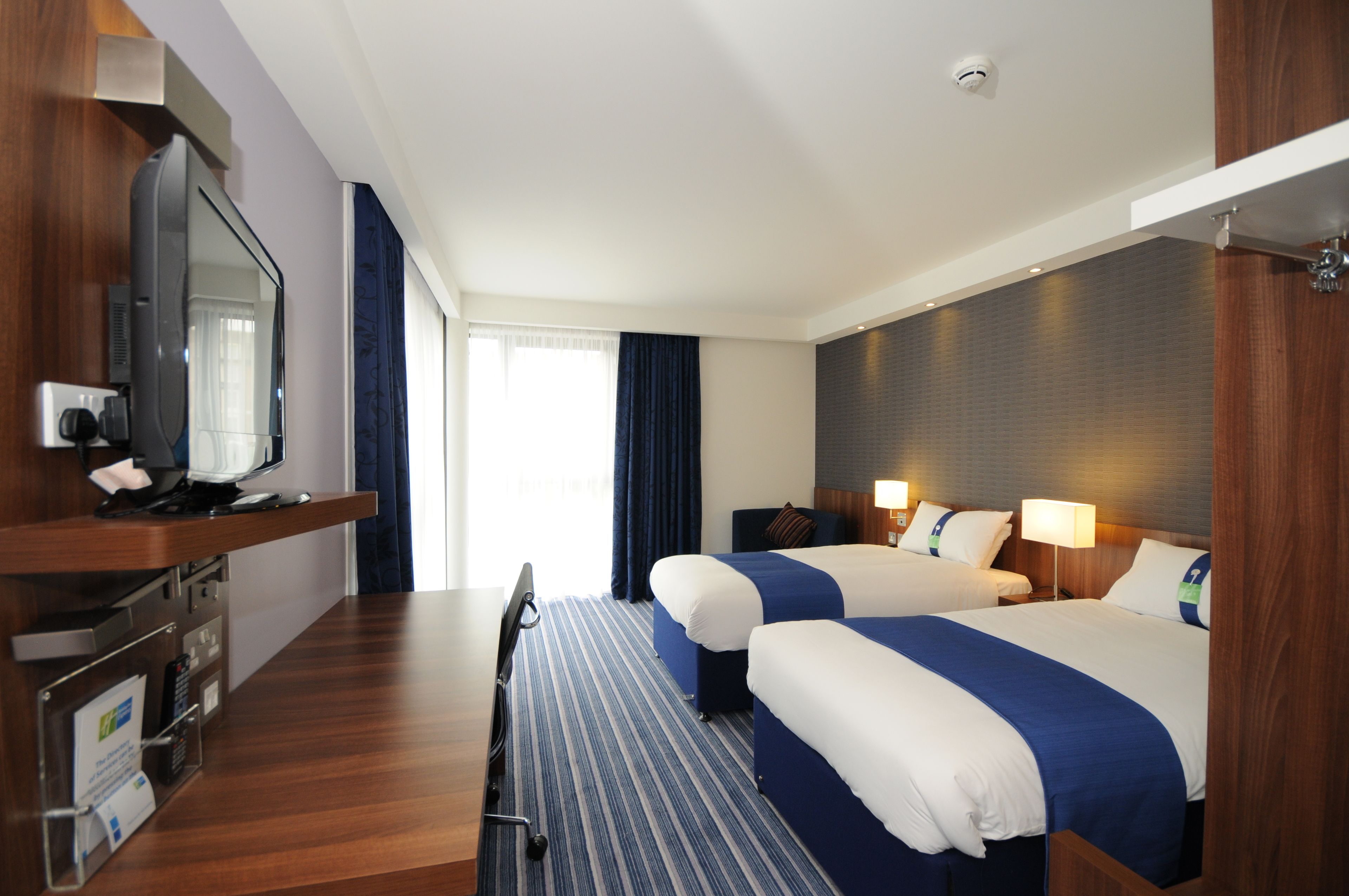 Standard Room, 2 Single Beds, Accessible | Desk, blackout curtains, soundproofing, iron/ironing board