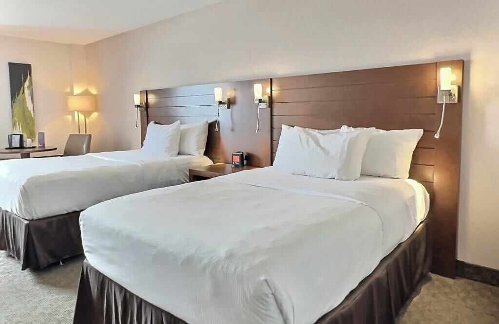 Businesshuone, 2 parisänkyä, tupakointi kielletty | Ylelliset vuodevaatteet, työpöytä, pimennysverhot, äänieristys