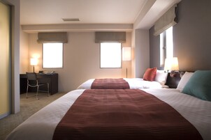Superior Twin Room, 2 Single Beds | Premium bedding, down duvets, desk, blackout curtains
