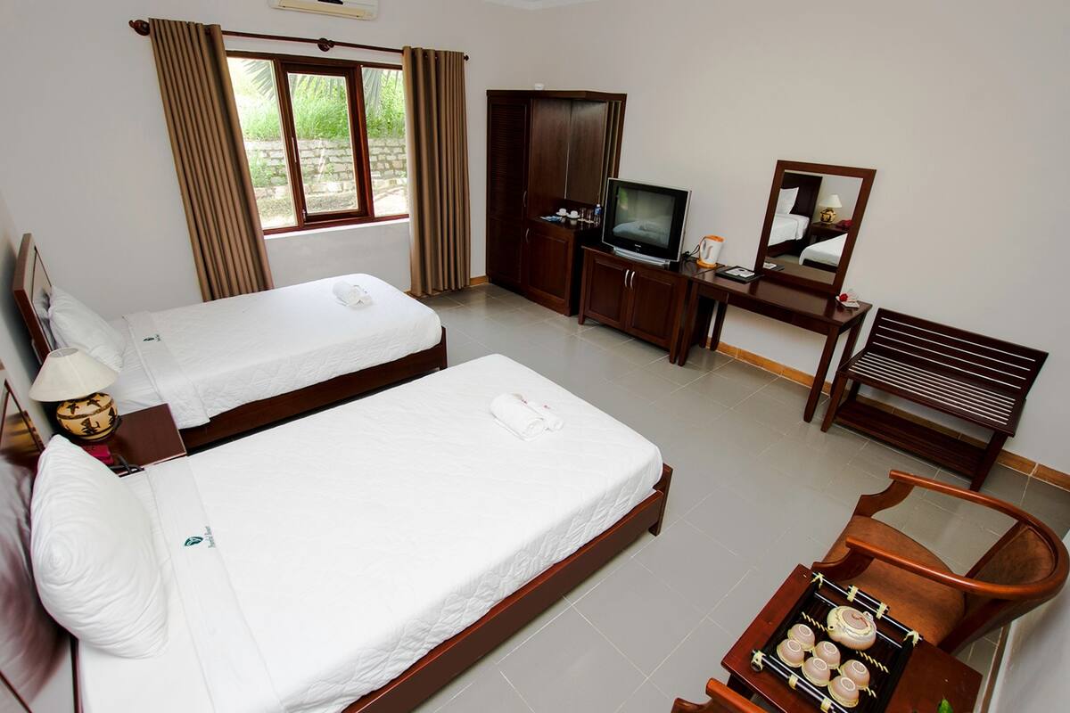 Minibar, két bảo mật tại phòng, bàn