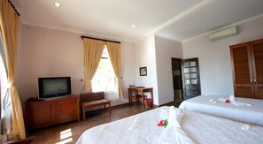 ミニバー、セーフティボックス (室内)、デスク、WiFi (無料)