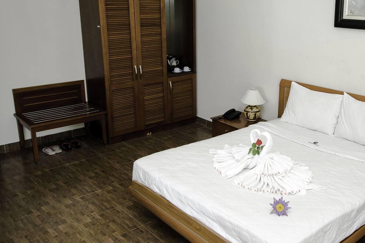 Minibar, két bảo mật tại phòng, bàn 