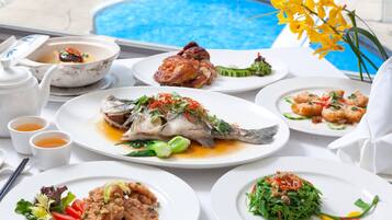 2 restaurantes, é servido café da manhã