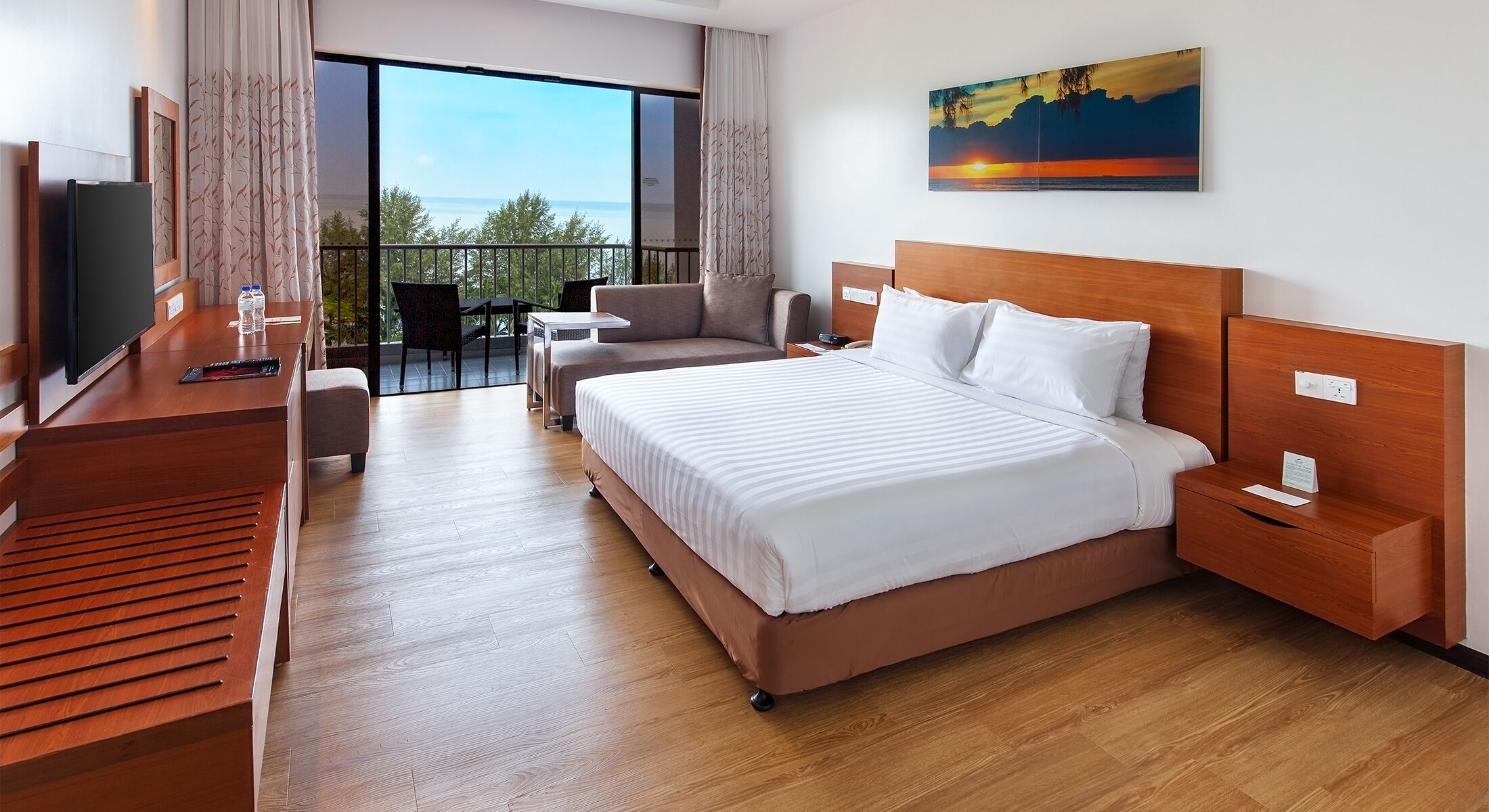 Minibar, iron/ironing board, free WiFi, bed sheets