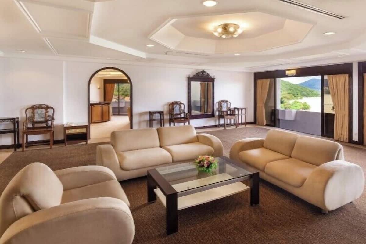 Penthouse | Minibar, iron/ironing board, WiFi (free), bed sheets