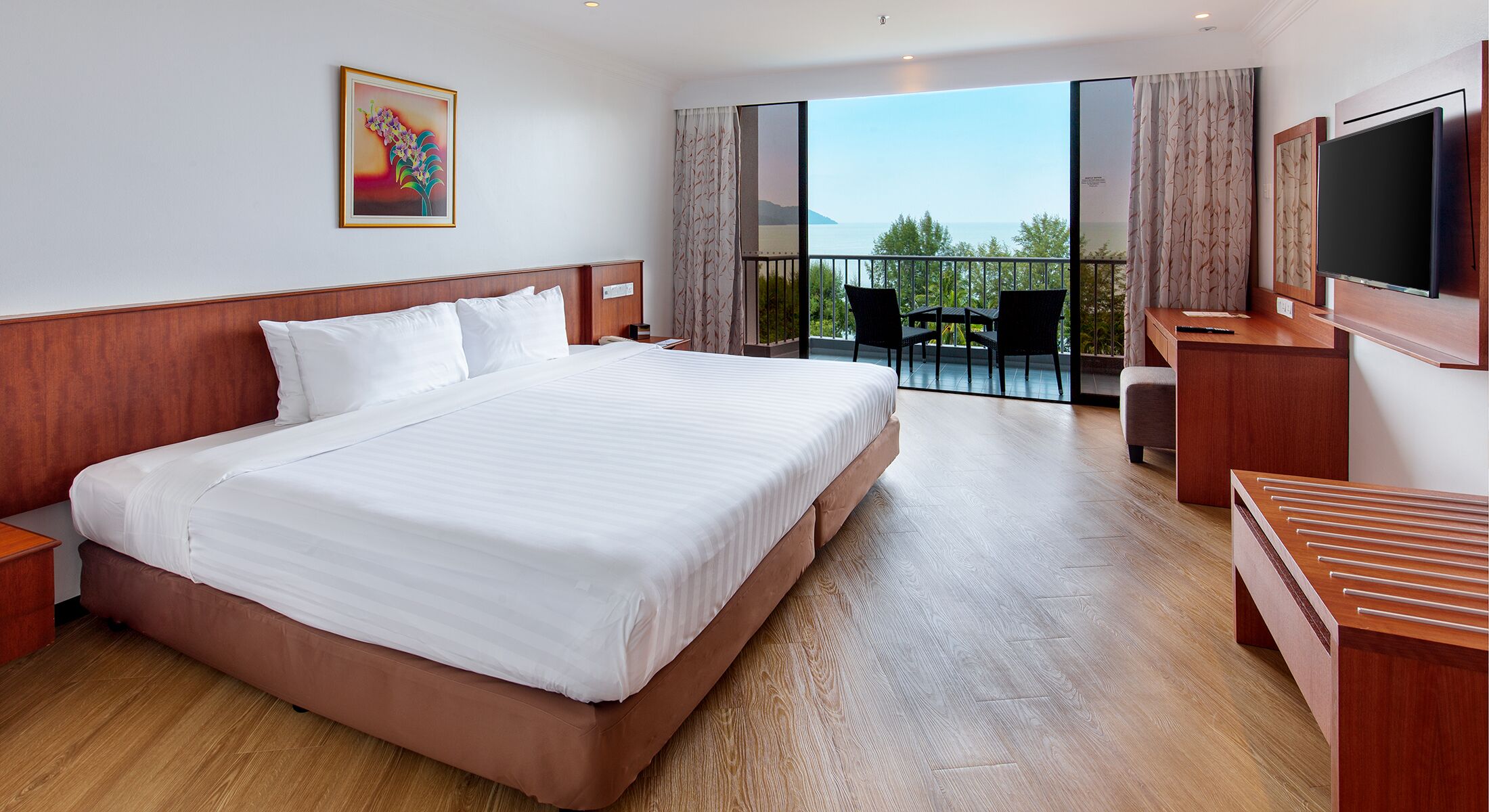 Minibar, iron/ironing board, free WiFi, bed sheets