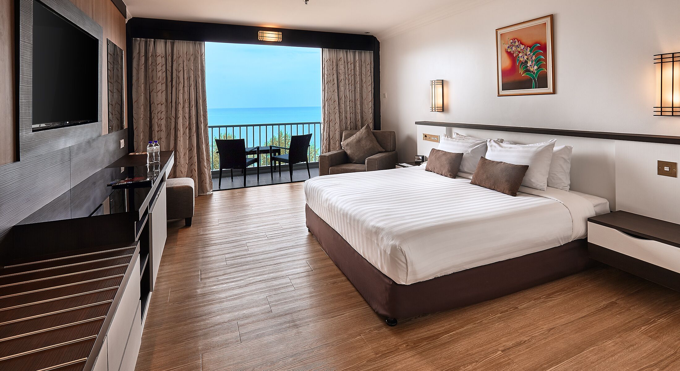 Minibar, iron/ironing board, free WiFi, bed sheets