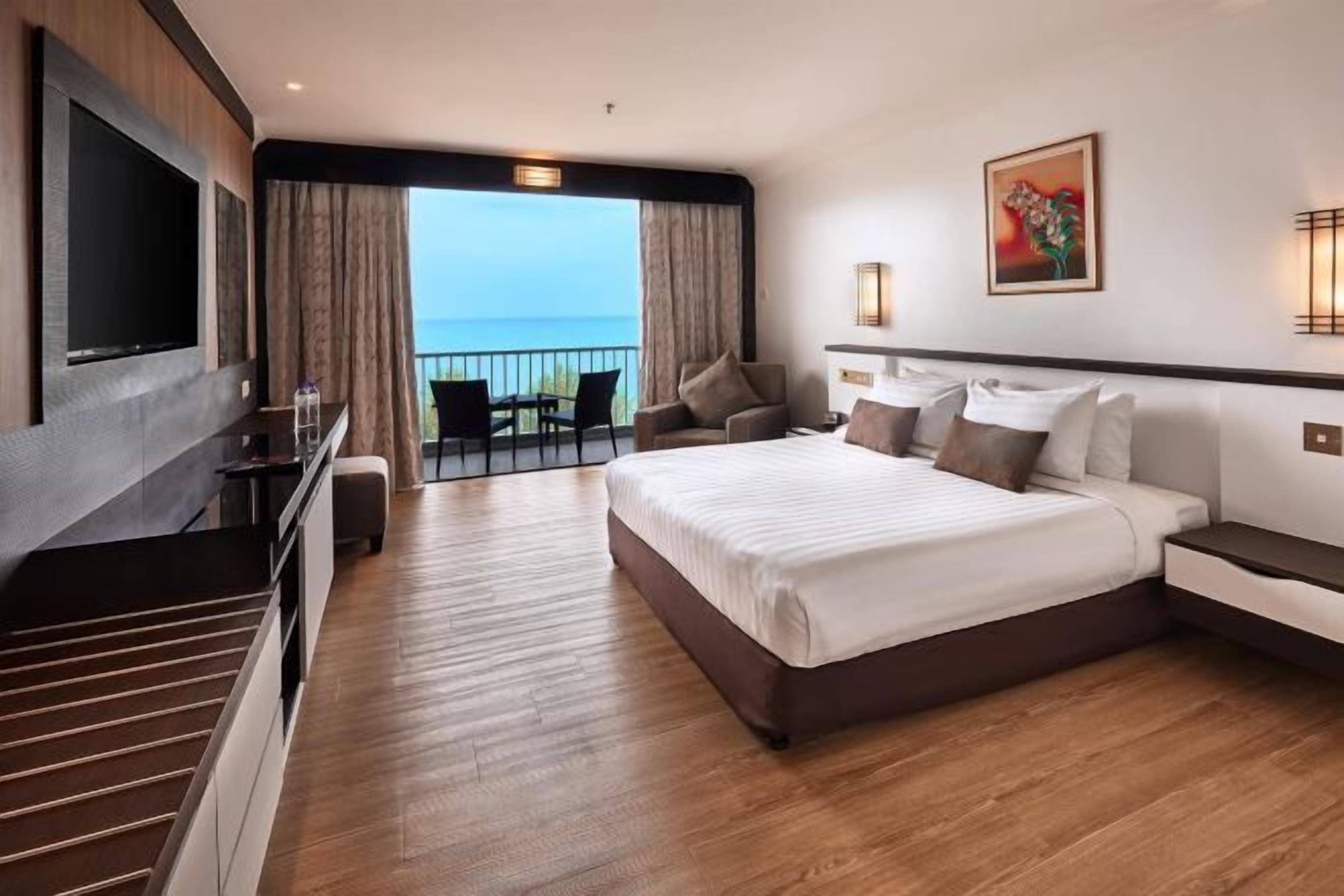 Minibar, iron/ironing board, free WiFi, bed sheets