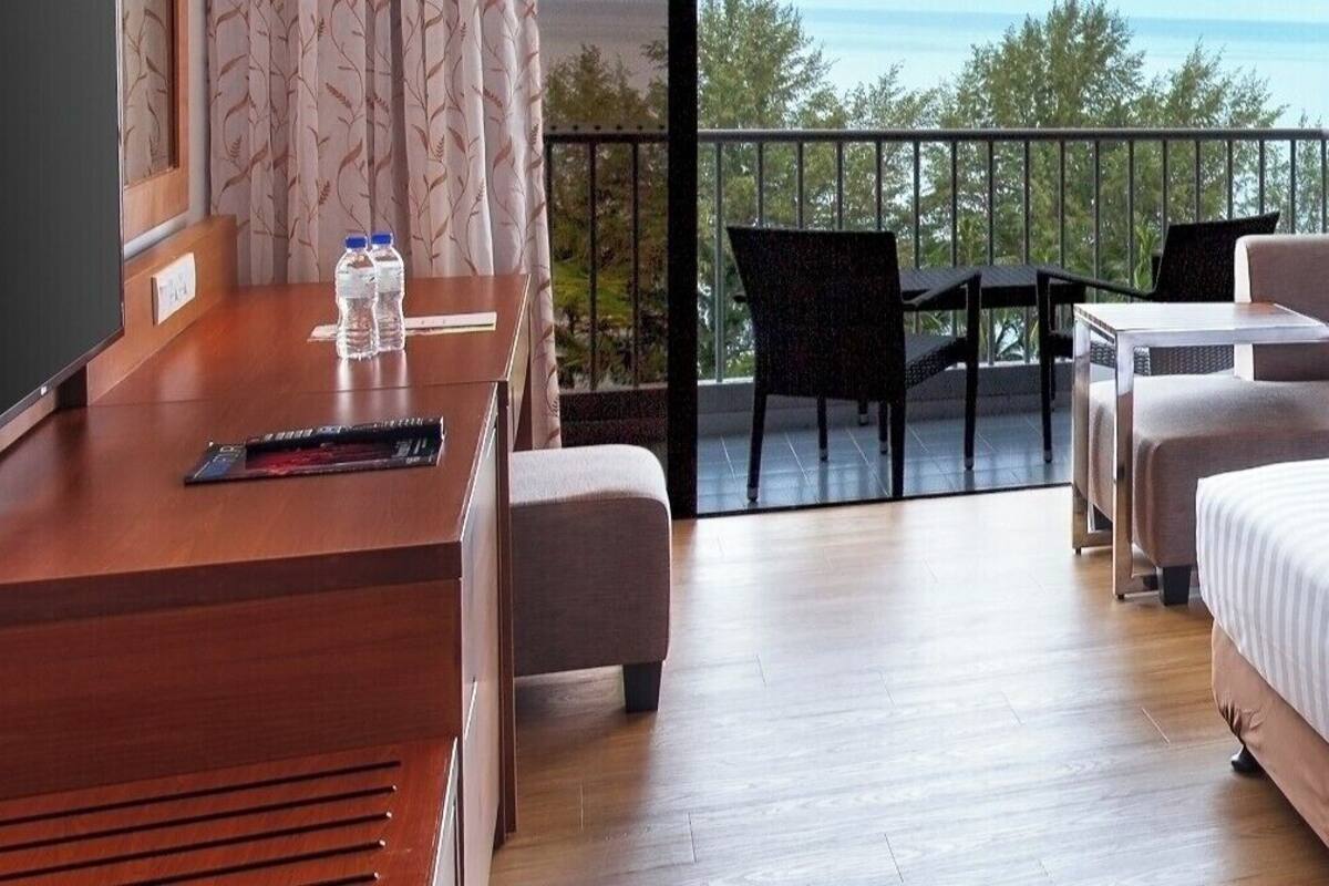 华丽客房, 1 张特大床, 海景 (Grand) | 迷你吧、熨斗/熨衣板、免费 WiFi、床单