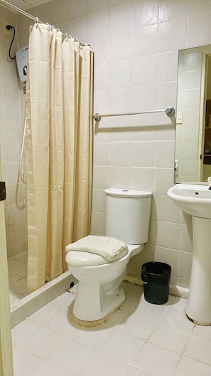 Ducha, artículos de higiene personal gratuitos y secador de pelo