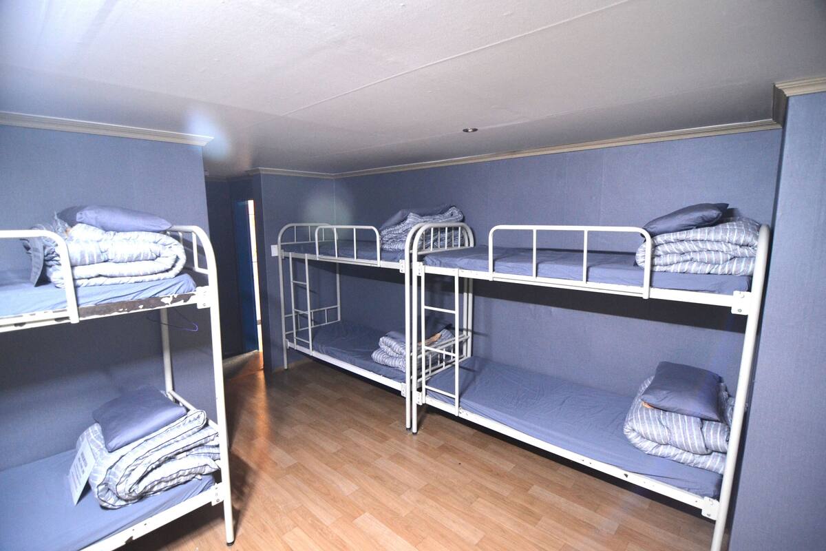 Standard 10 bed mixed dormitory | Free WiFi