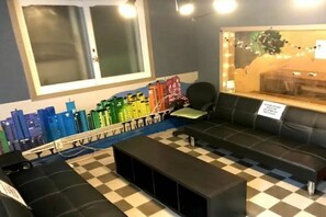 Douche, sèche-cheveux, chaussons, serviettes fournies