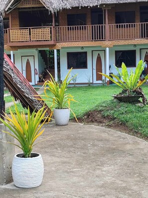 ห้องดีลักซ์ดับเบิล, 1 ห้องนอน, วิวแม่น้ำ | เตารีด/โต๊ะรีดผ้า, Wi-Fi ฟรี, ผ้าปูที่นอน