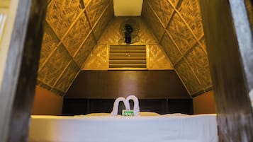 Private Cottage Fan Room for 2 | Tabla de planchar con plancha, wifi gratis, ropa de cama