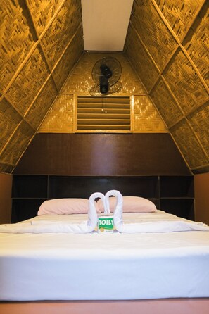 Private Cottage Fan Room for 2 | Bàn ủi/dụng cụ ủi quần áo, truy cập Internet không dây miễn phí 