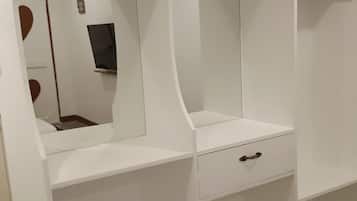 Deluxe Double Room, 1 Bedroom, River View | Iron/ironing board, free WiFi, bed sheets
